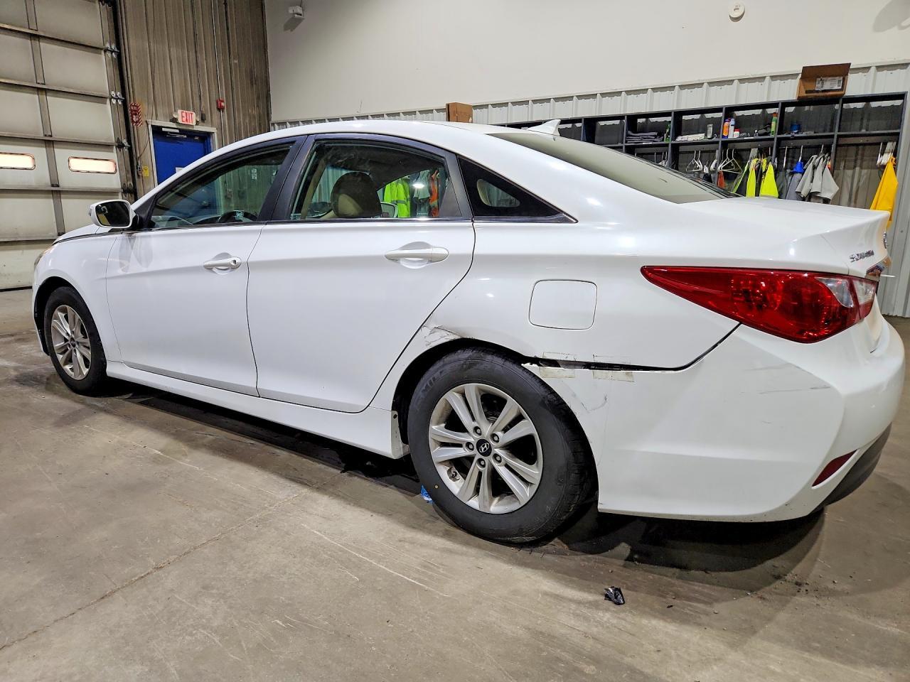 2014 Hyundai Sonata Gls - Image 2