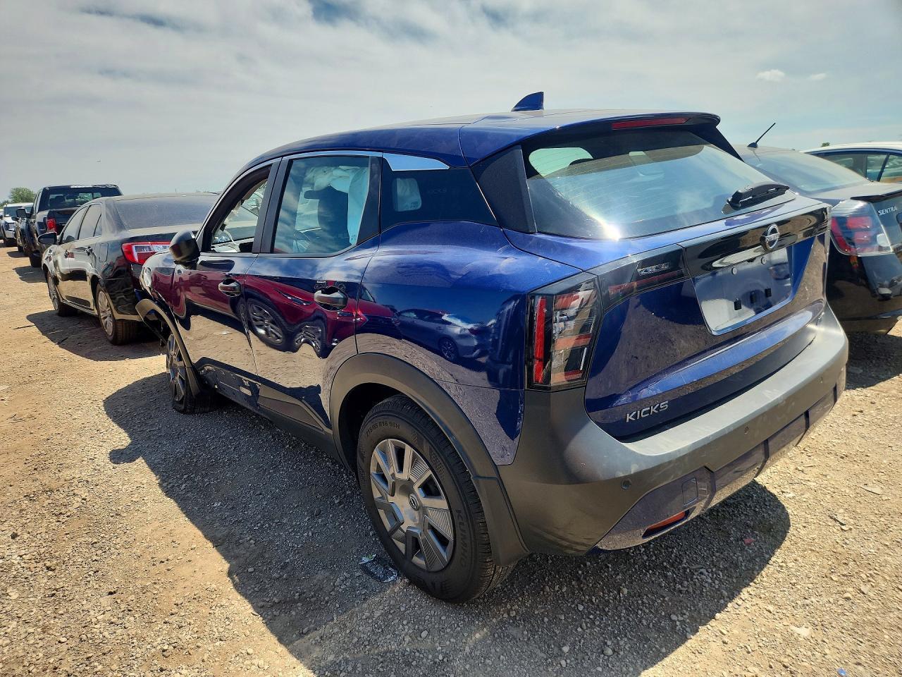 2025 Nissan Kicks S - Фото 2