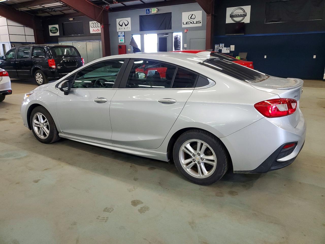 2017 Chevrolet Cruze Lt - Image 2