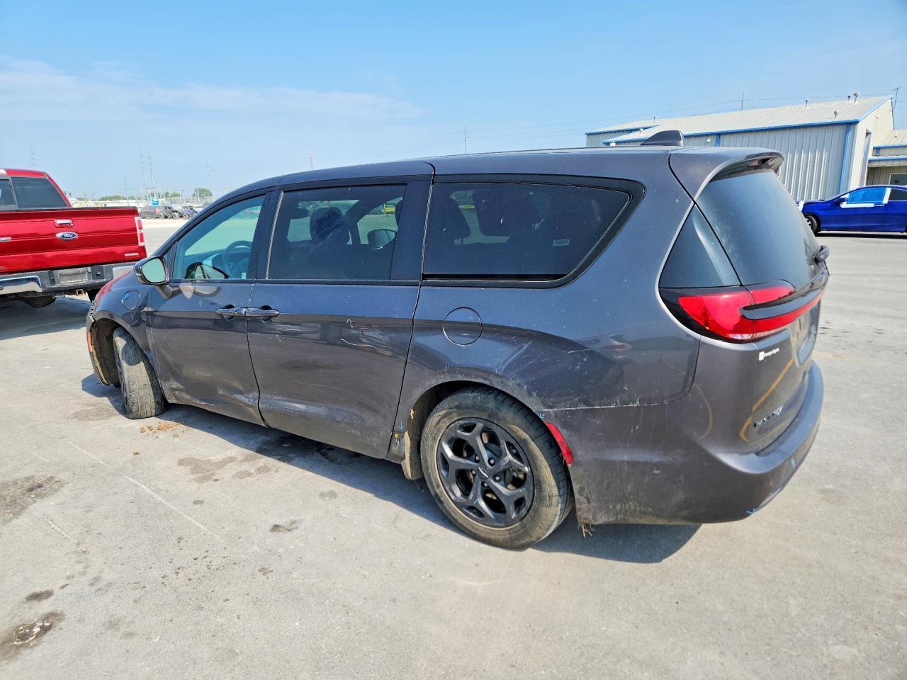 2022 Chrysler Pacifica Hybrid Touring L - Фото 2