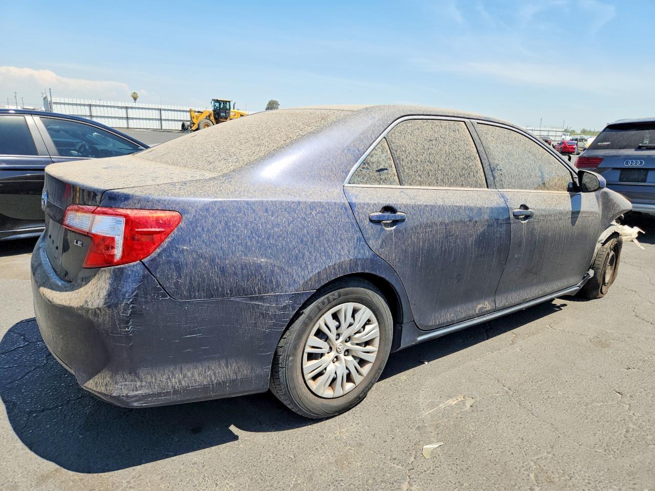 2014 Toyota Camry Le - Фото 3
