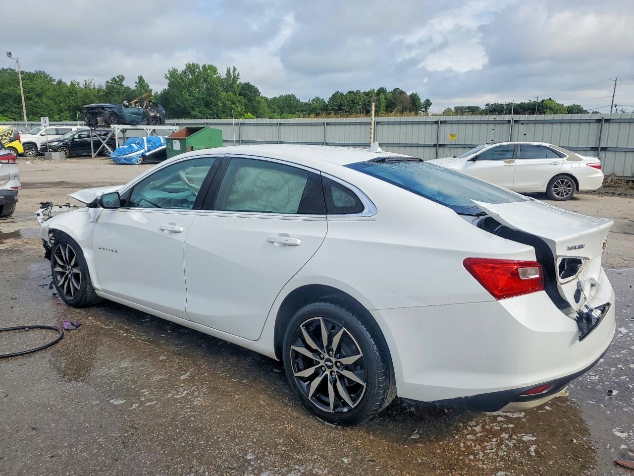 2018 Chevrolet Malibu Lt - Image 2