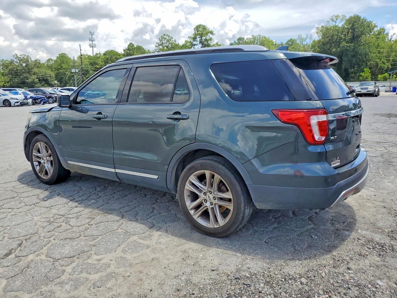 2016 Ford Explorer Xlt - Фото 2