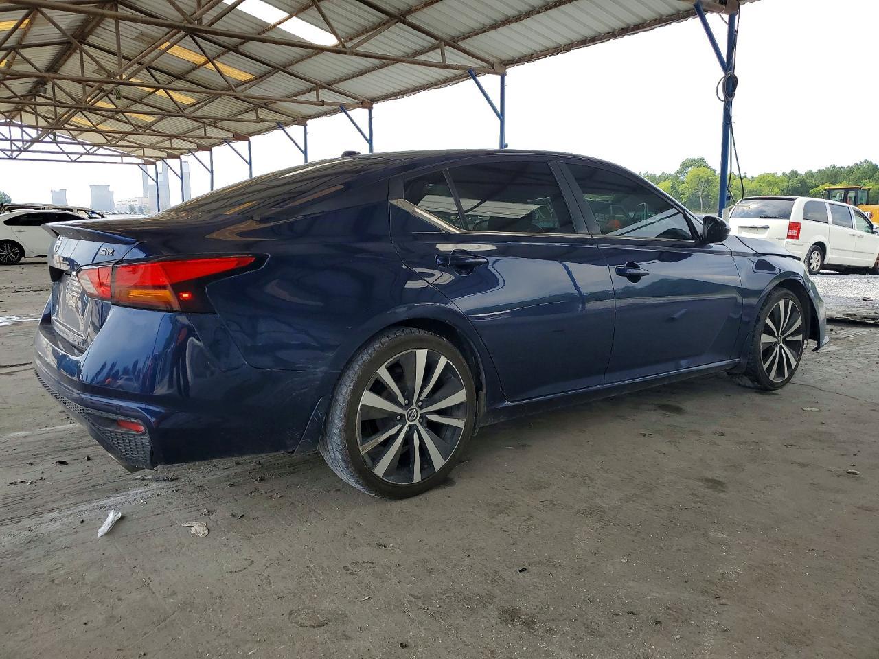 2020 Nissan Altima Sr - Фото 3