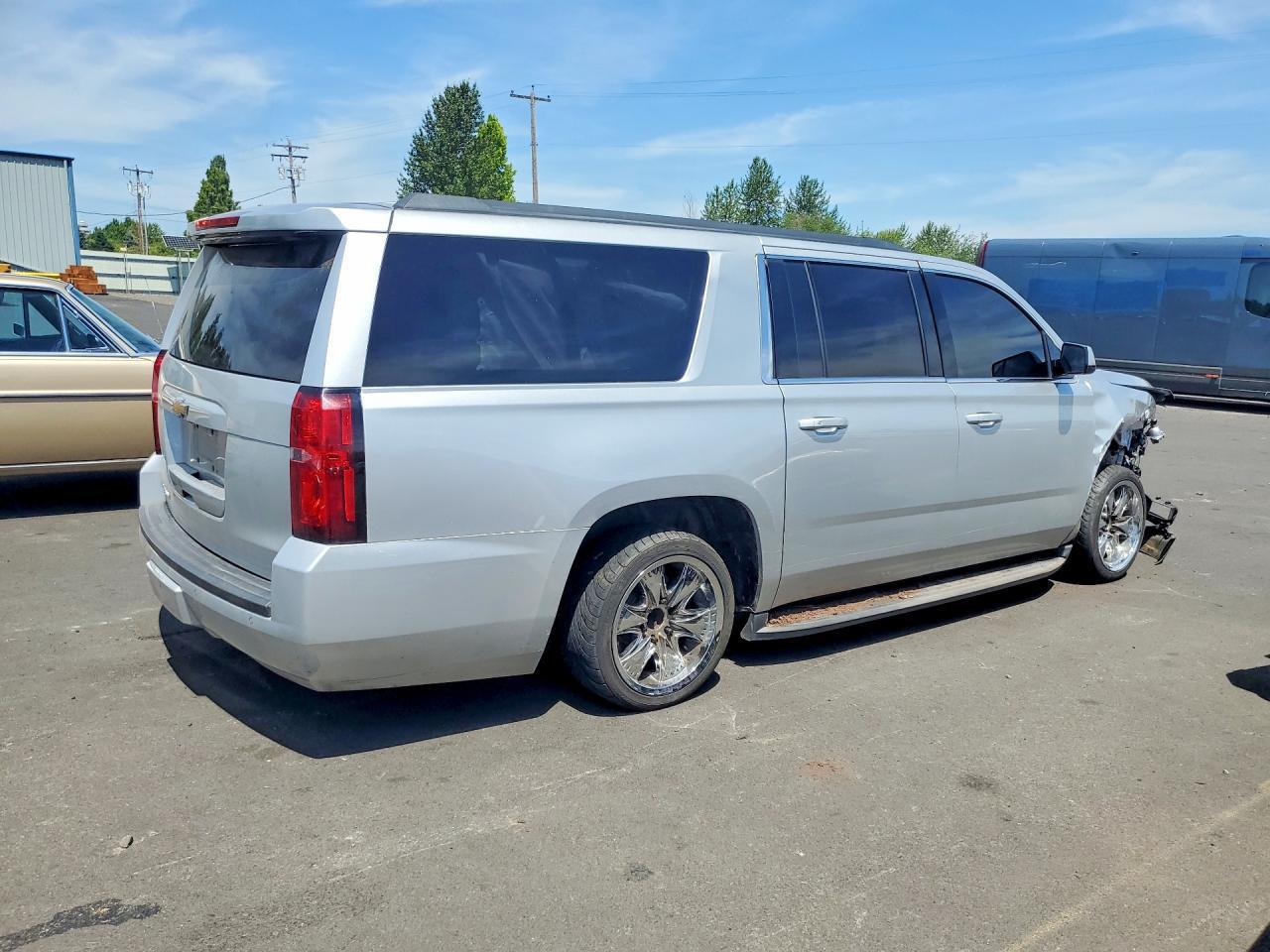2015 Chevrolet Suburban K1500 Lt - Фото 3