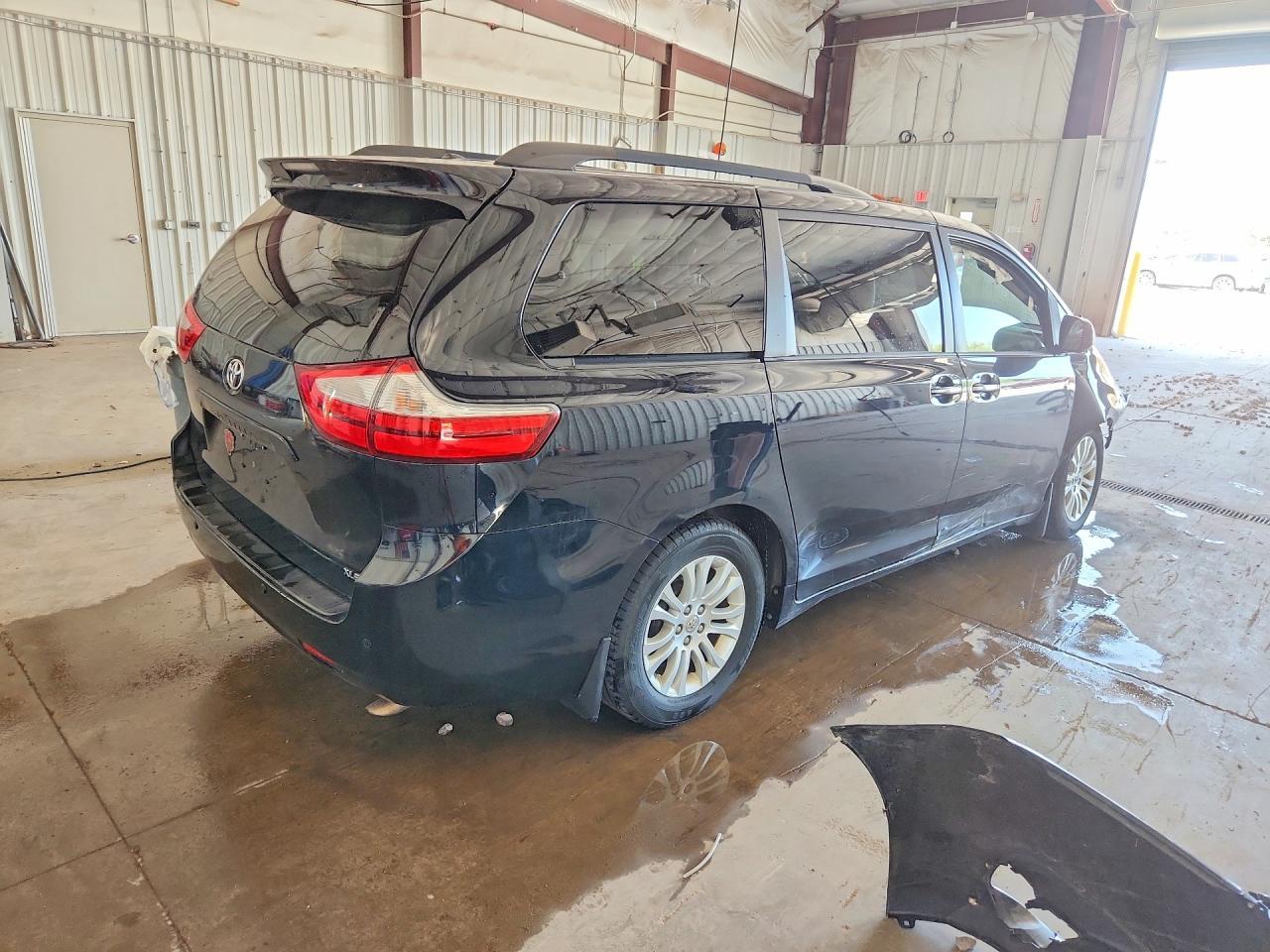 2015 Toyota Sienna Xle 8-Passenger - Фото 3