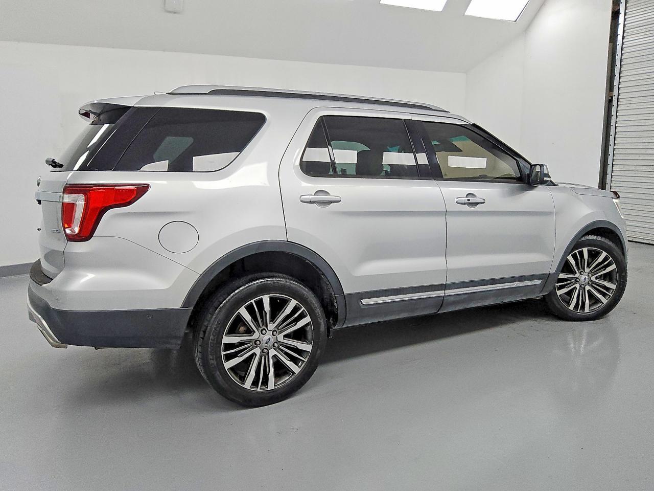 2017 Ford Explorer Platinum - Фото 3