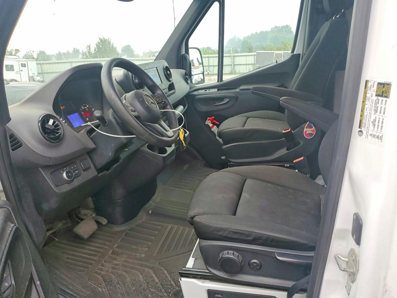 2021 Mercedes-Benz Sprinter 2500 Delivery Van - Фото 7