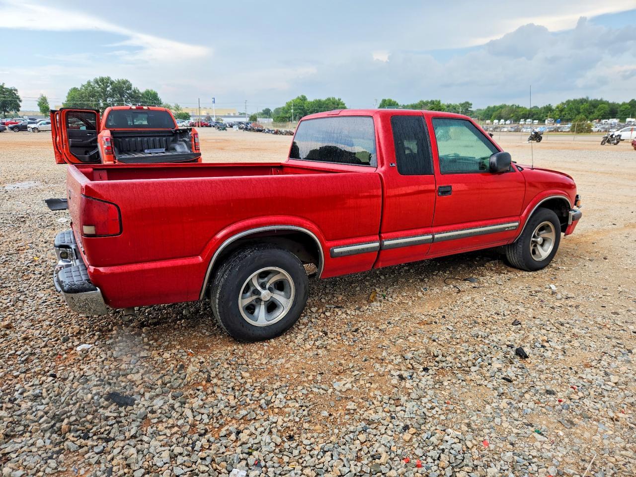 2001 Chevrolet S Truck S10 - Image 3