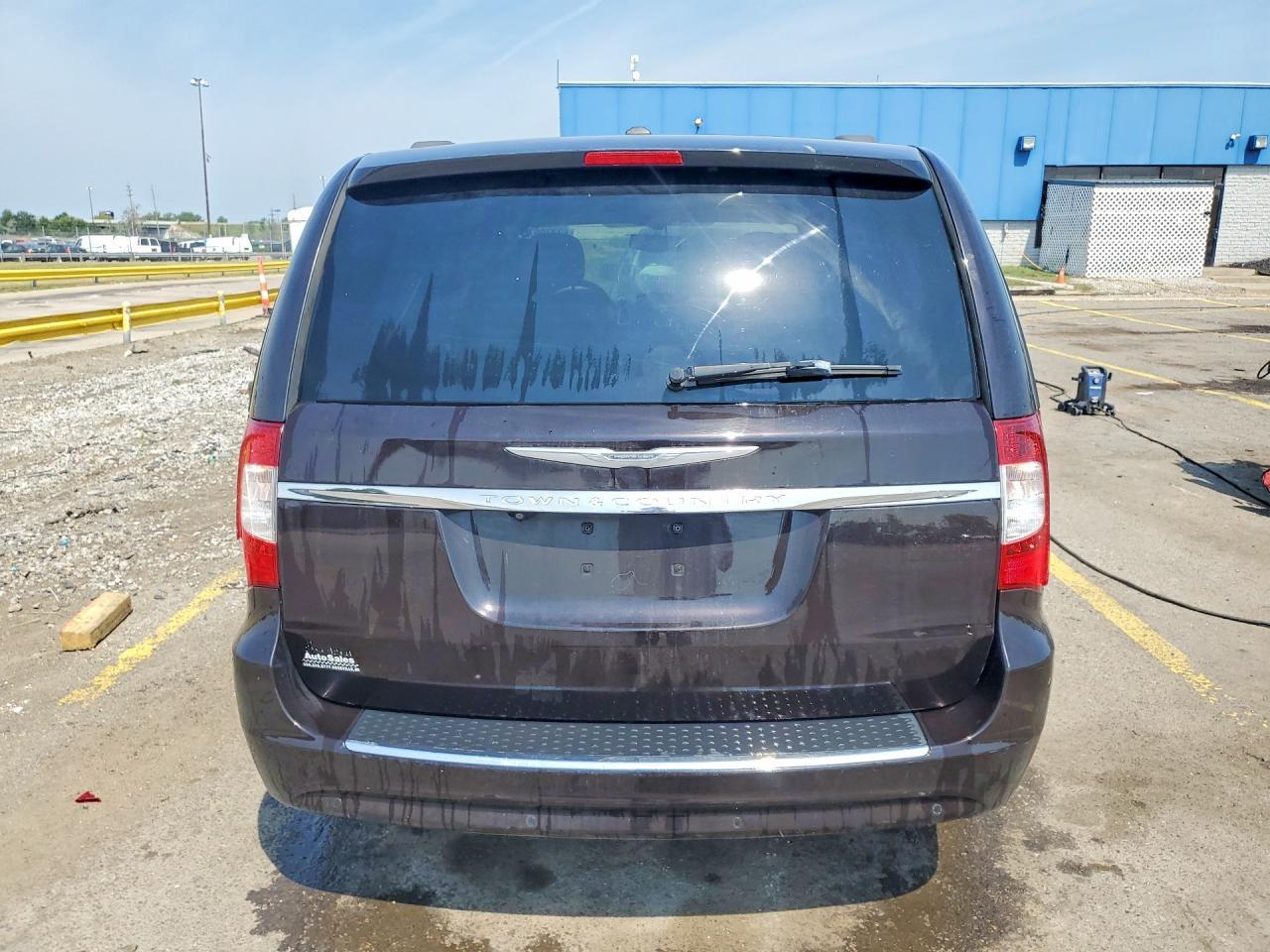 2015 Chrysler Town & Country Touring - Image 6