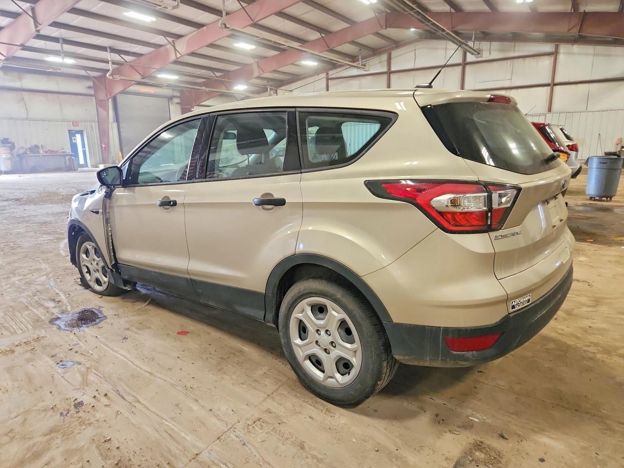 2017 Ford Escape S - Фото 2