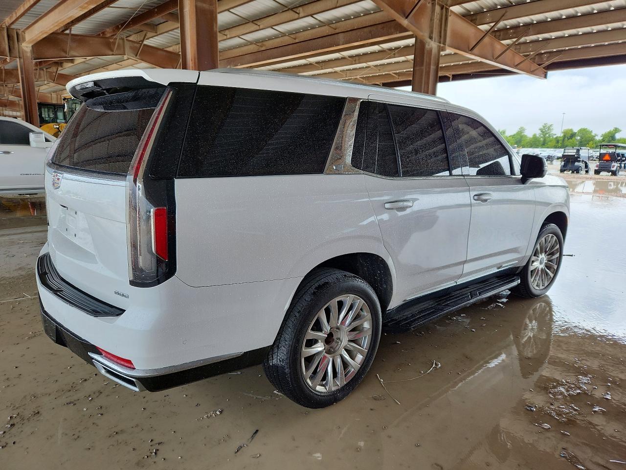 2021 Cadillac Escalade Premium Luxury - Image 3