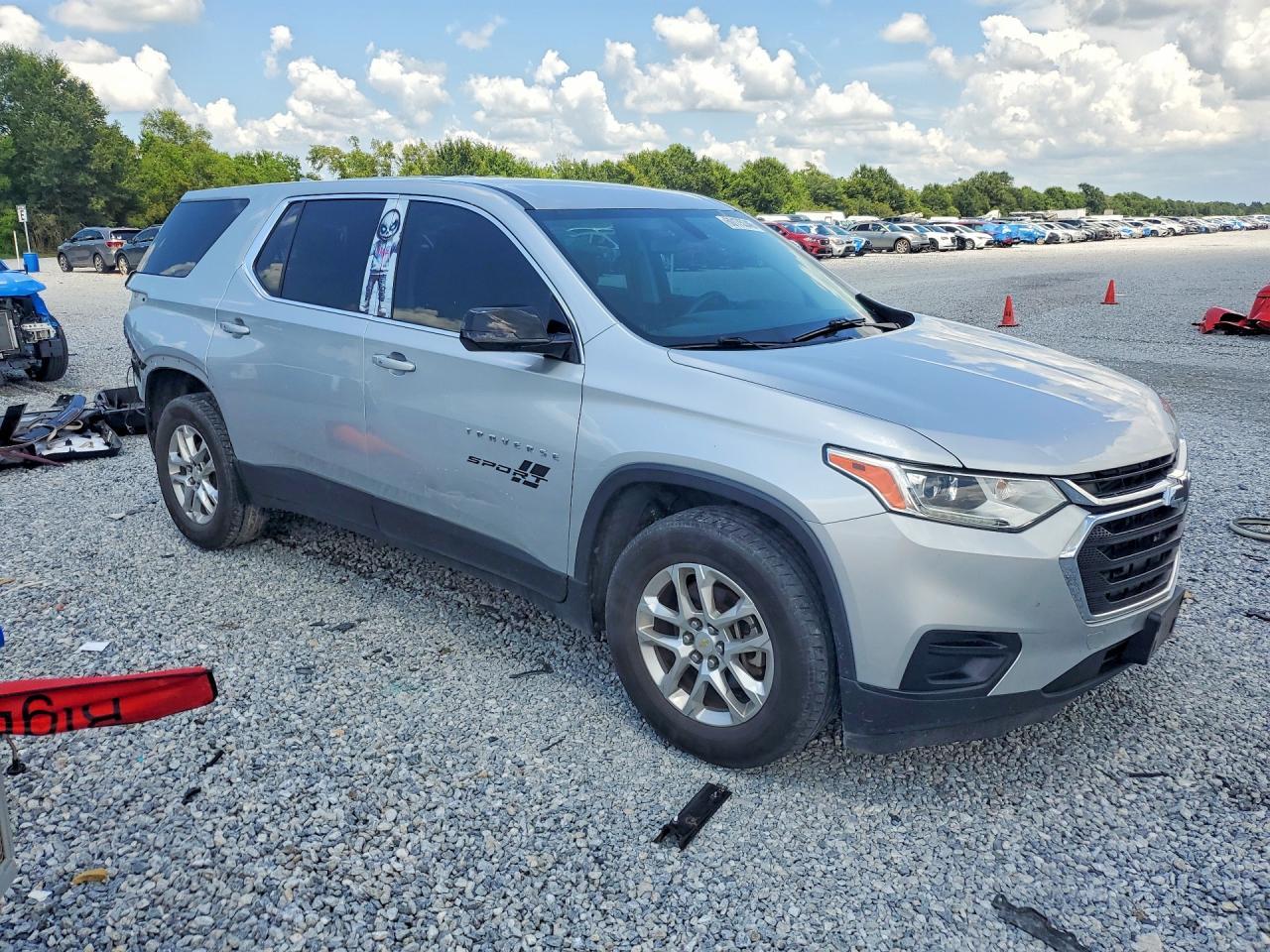 2019 Chevrolet Traverse Ls - Фото 4