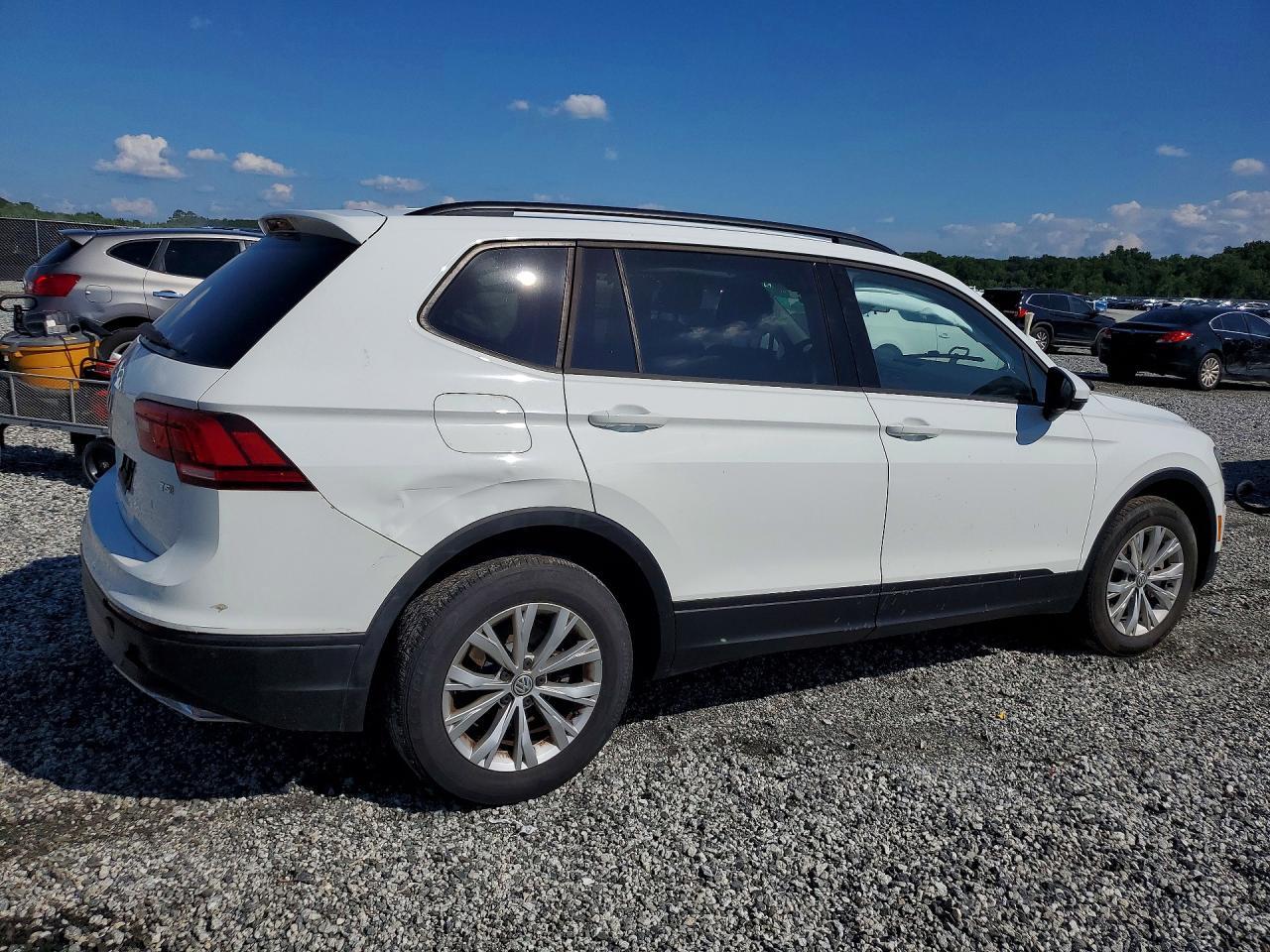 2018 Volkswagen Tiguan S - Фото 3