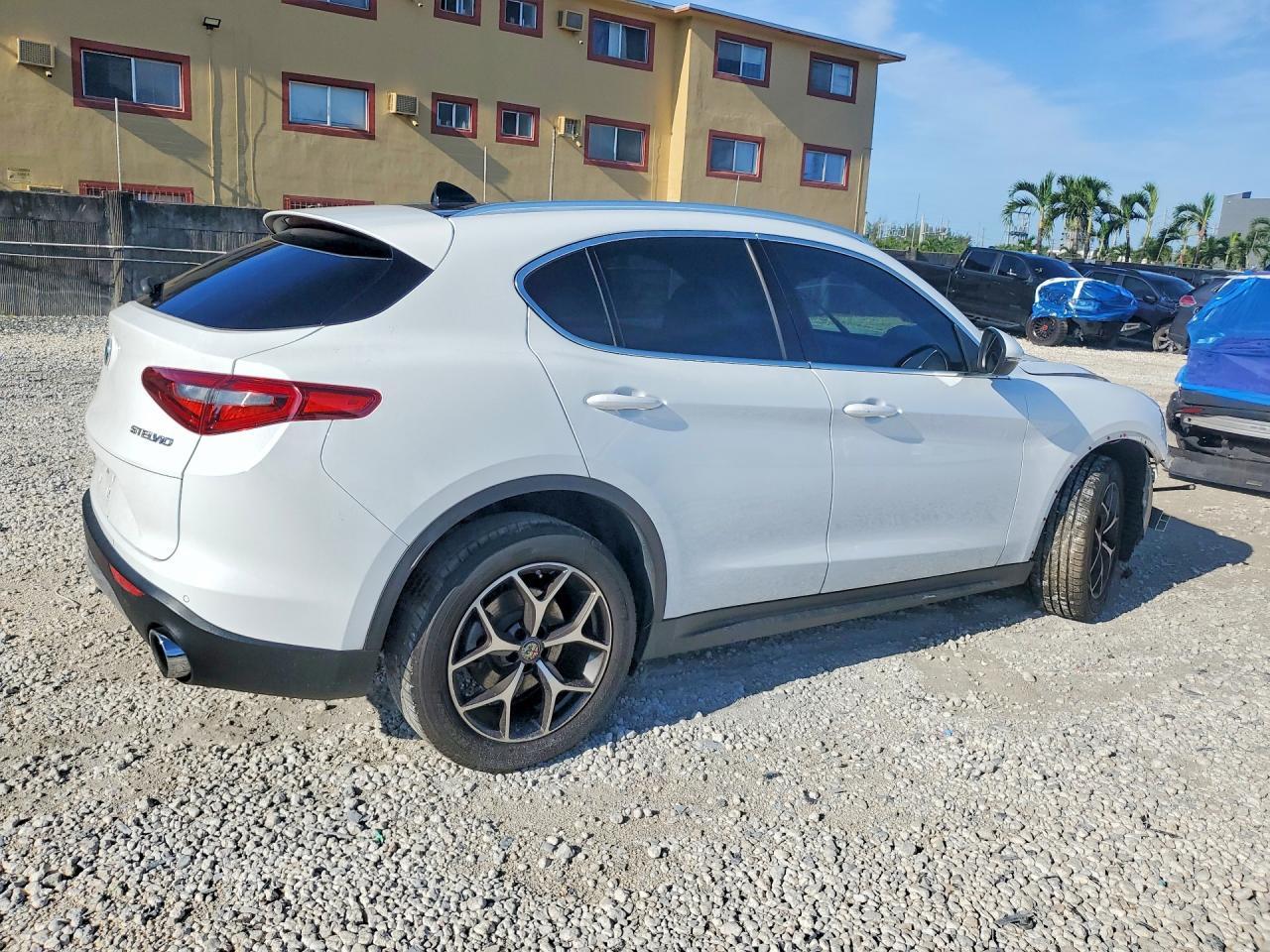 2019 Alfa Romeo Stelvio Ti - Image 3