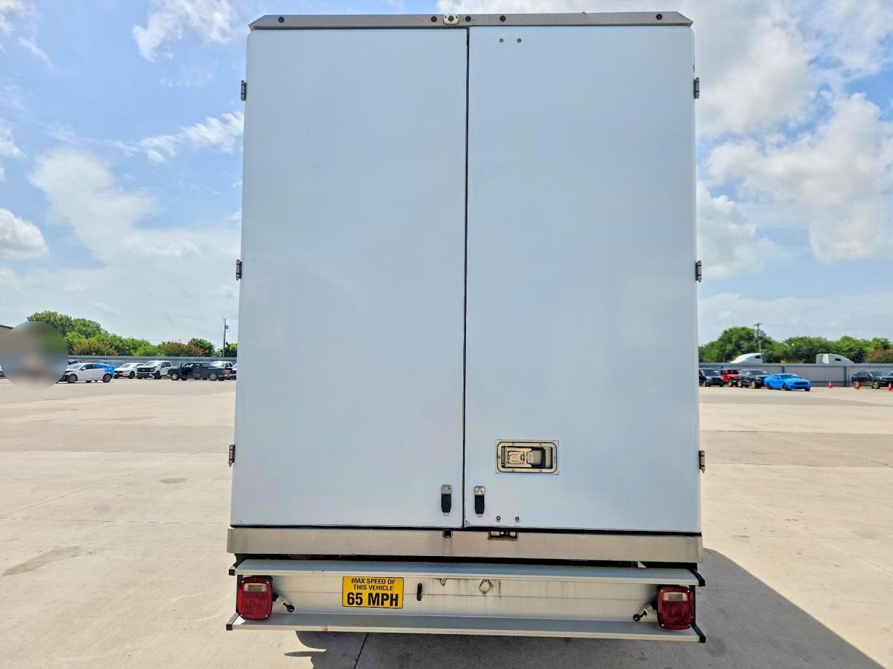2023 Ford E350 Refrigerated Box Truck - Фото 6