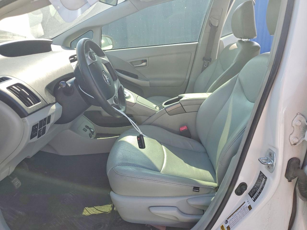 2012 Toyota Prius Three - Image 7