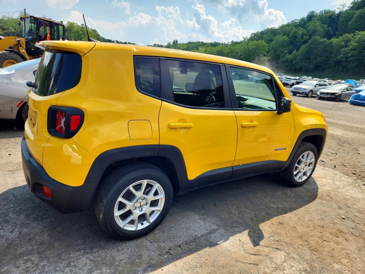2023 Jeep Renegade Latitude - Фото 3