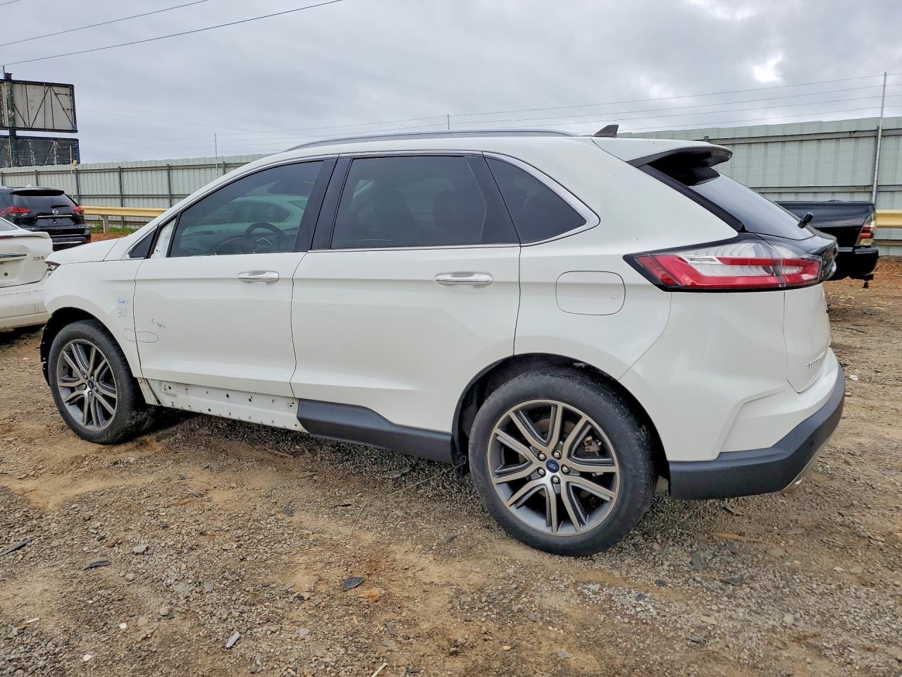 2021 Ford Edge Titanium - Фото 2