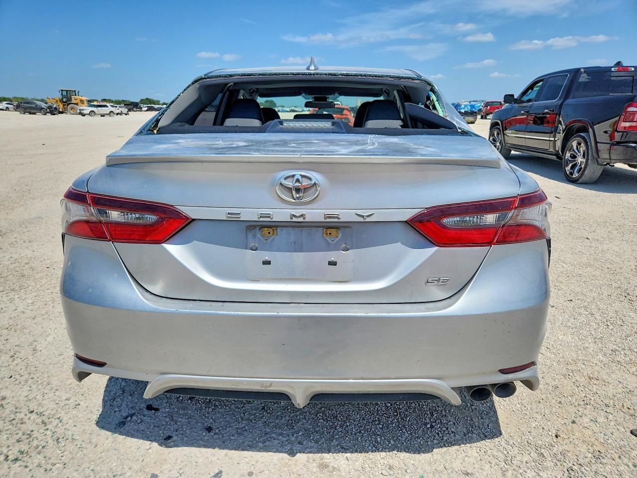 2021 Toyota Camry Se - Фото 6