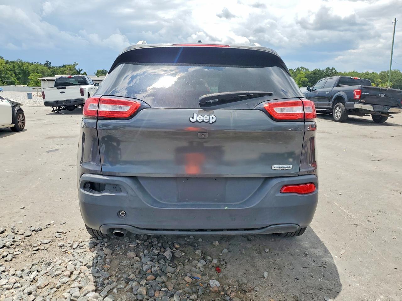 2016 Jeep Cherokee Latitude - Image 6