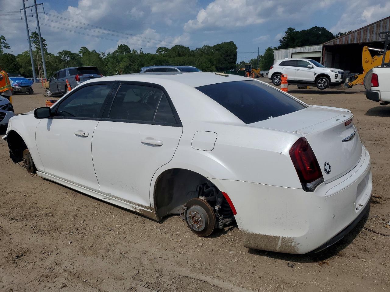 2016 Chrysler 300 S - Image 2