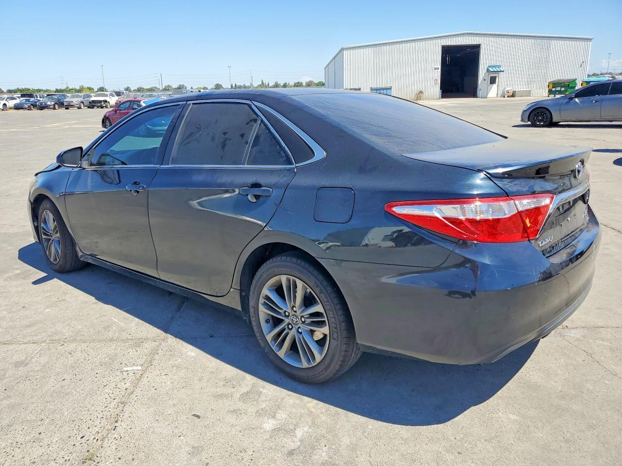 2017 Toyota Camry Se - Фото 2