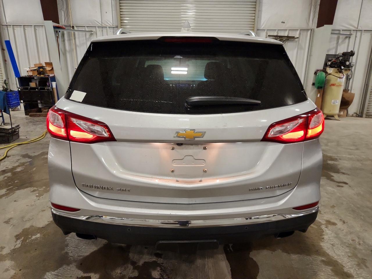 2020 Chevrolet Equinox Premier - Image 6
