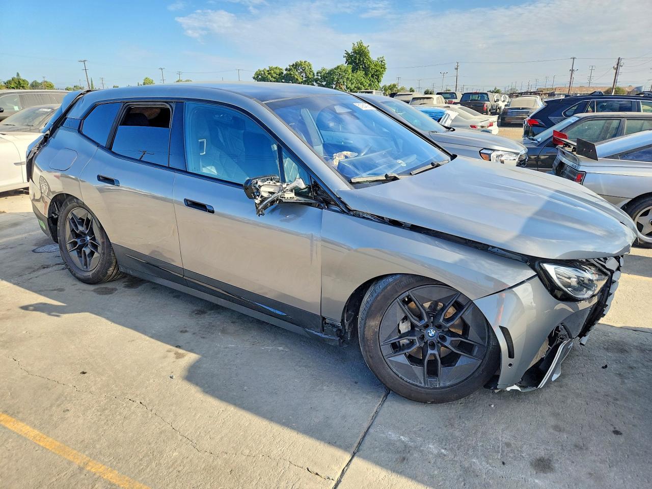 2023 BMW Ix xDrive50 - Фото 4