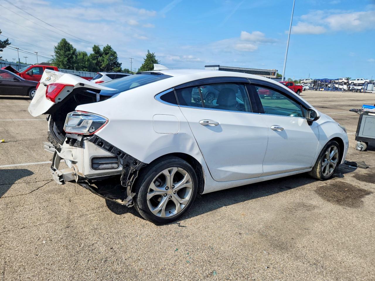 2017 Chevrolet Cruze Premier - Фото 3