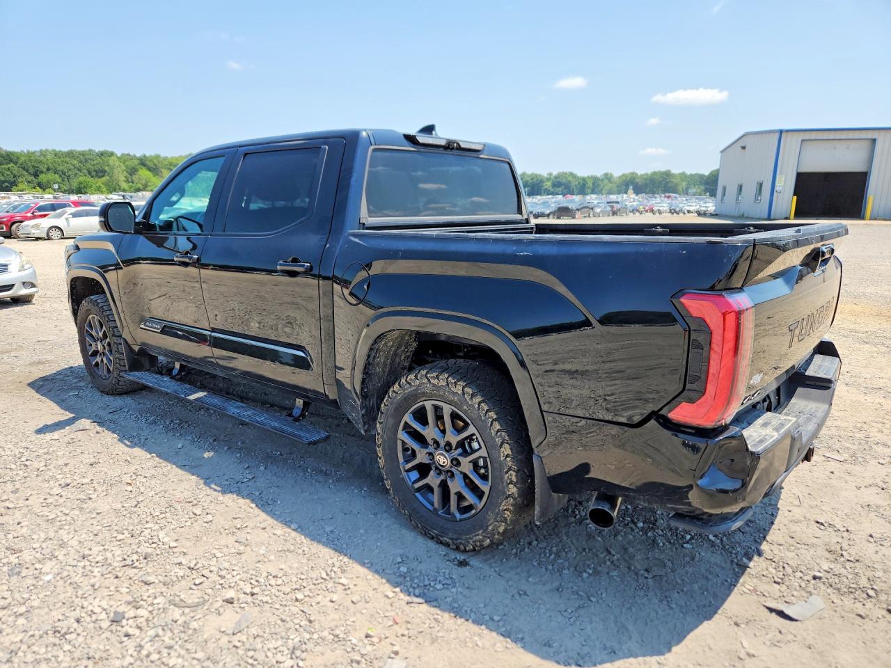 2025 Toyota Tundra Platinum - Фото 2