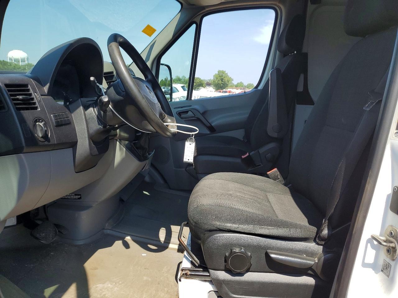 2015 Mercedes-Benz Sprinter 2500 Delivery Van - Image 7
