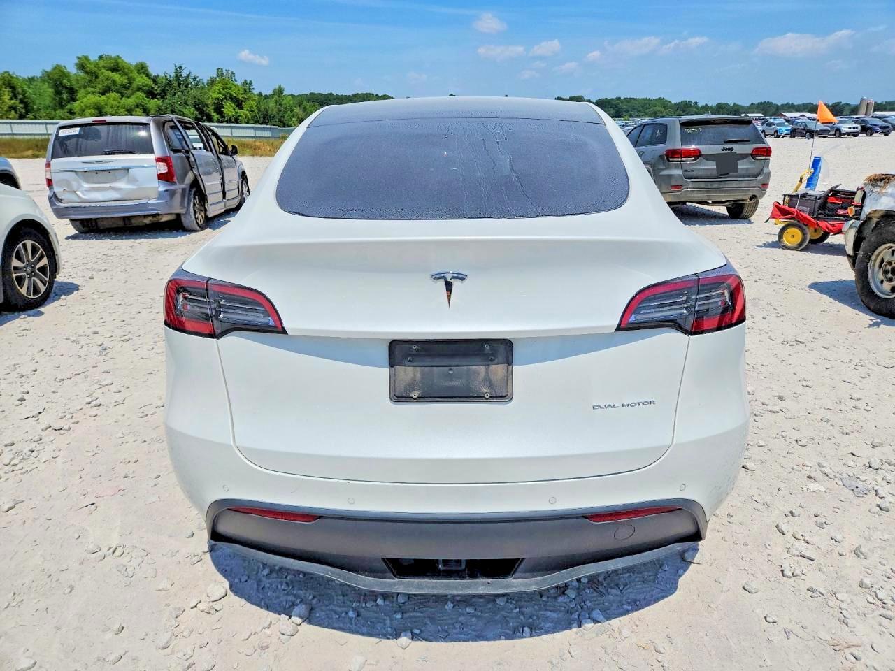 2022 Tesla Model Y - Image 6