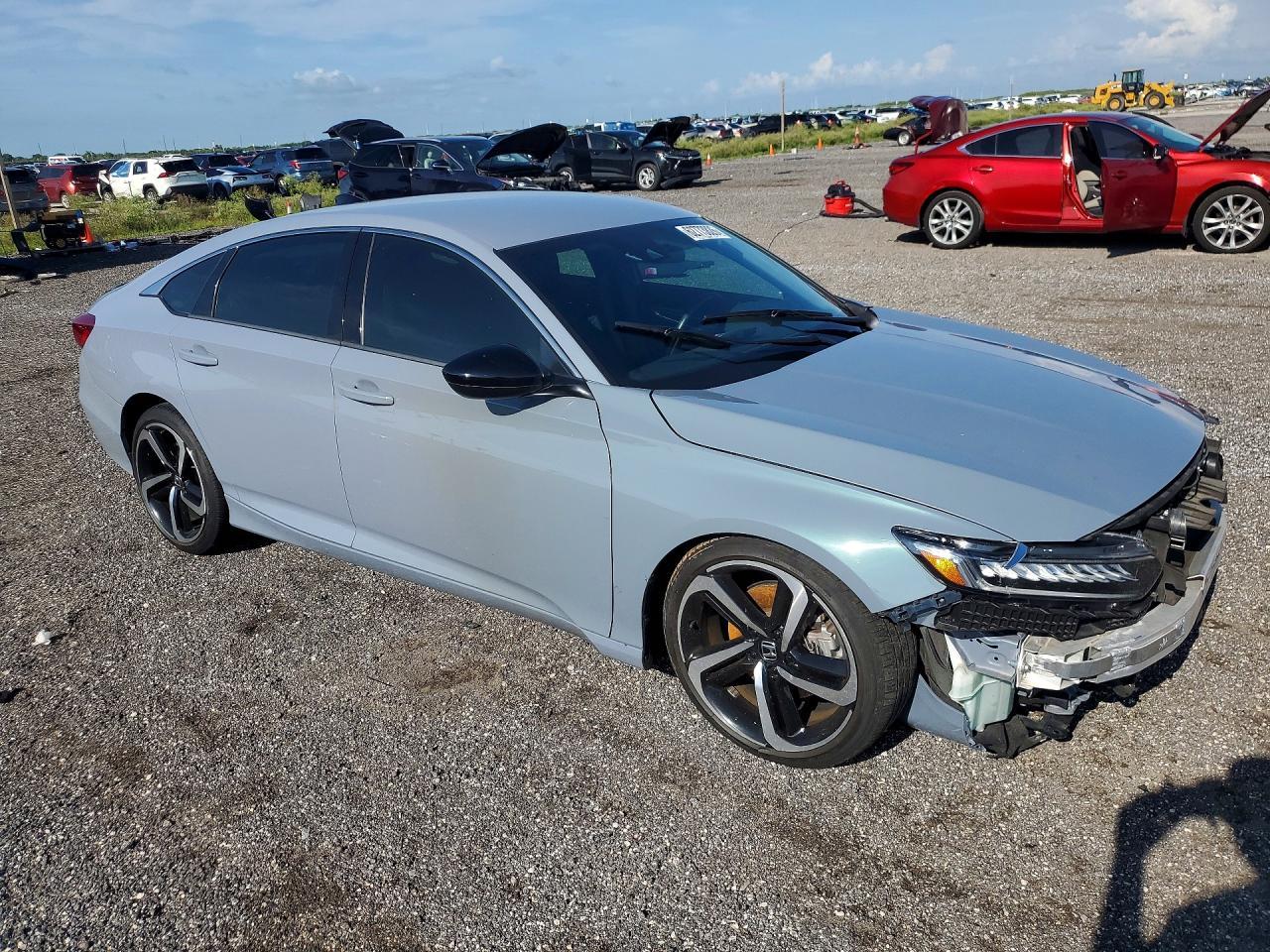 2022 Honda Accord Hybrid Sport - Image 4