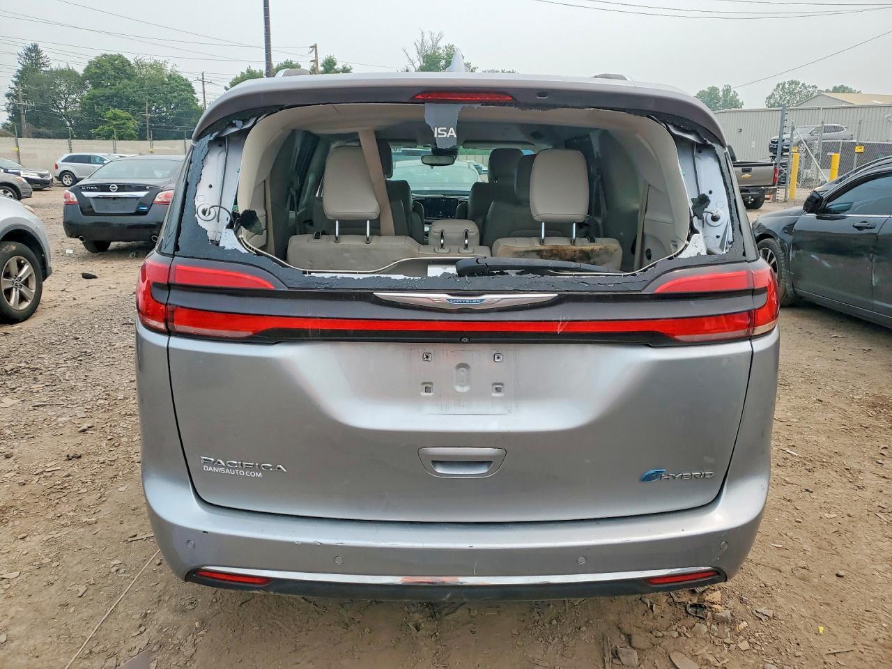 2021 Chrysler Pacifica Hybrid Touring L - Image 6