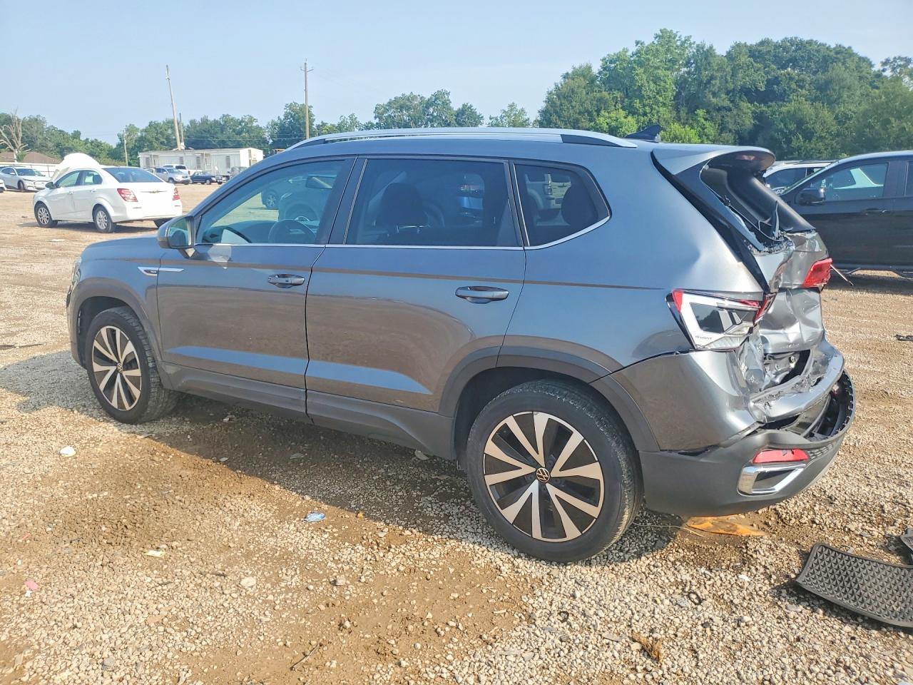2022 Volkswagen Taos Se - Image 2