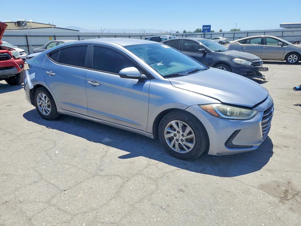 2017 Hyundai Elantra Se - Image 4