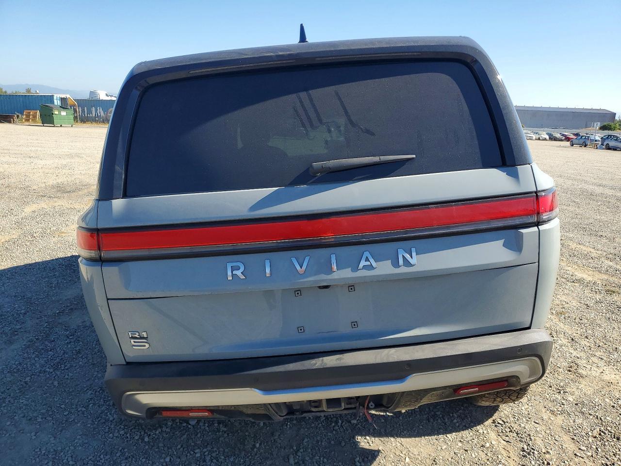2025 Rivian R1S Adventure - Фото 6