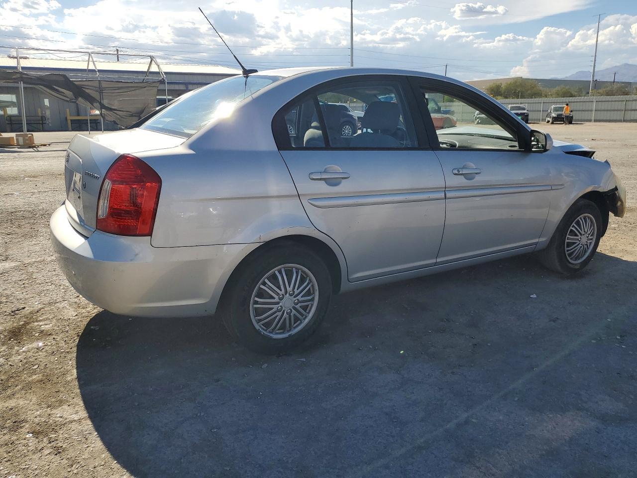 2011 Hyundai Accent Gls - Фото 3