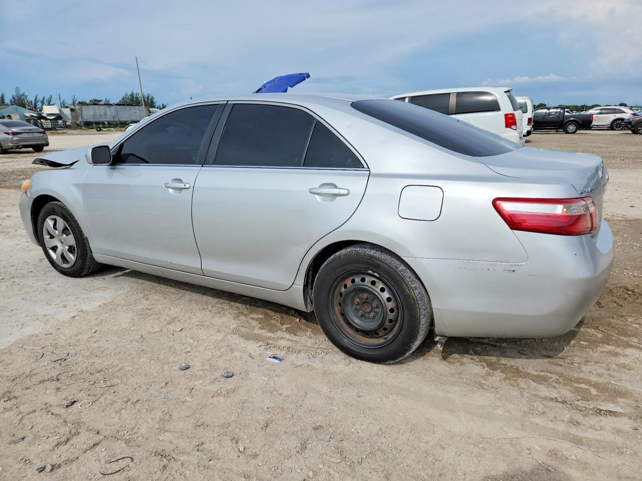 2008 Toyota Camry Le - Image 2