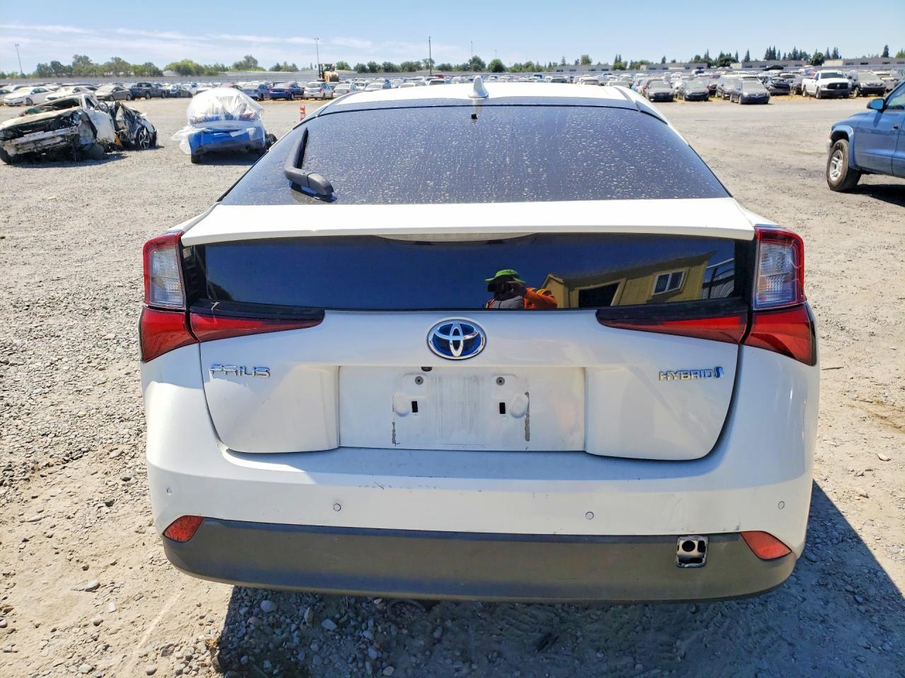 2020 Toyota Prius Le - Image 6