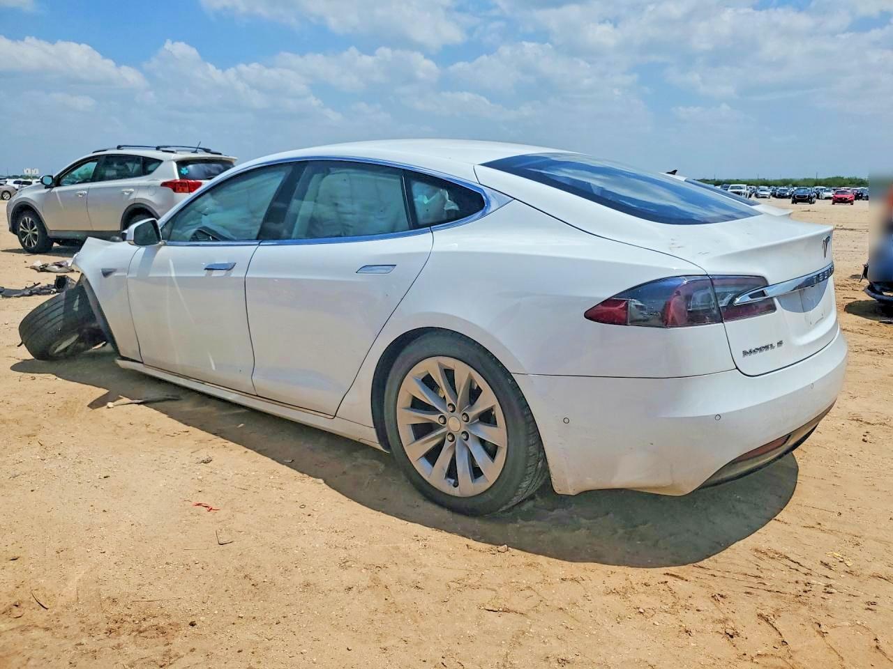 2016 Tesla Model S - Фото 2