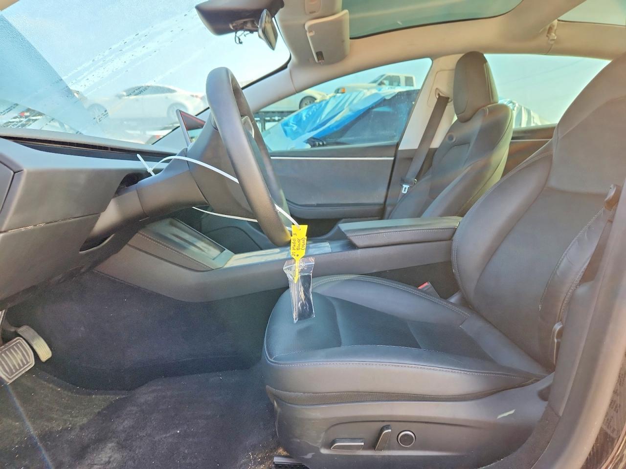 2025 Tesla Model 3 - Image 7