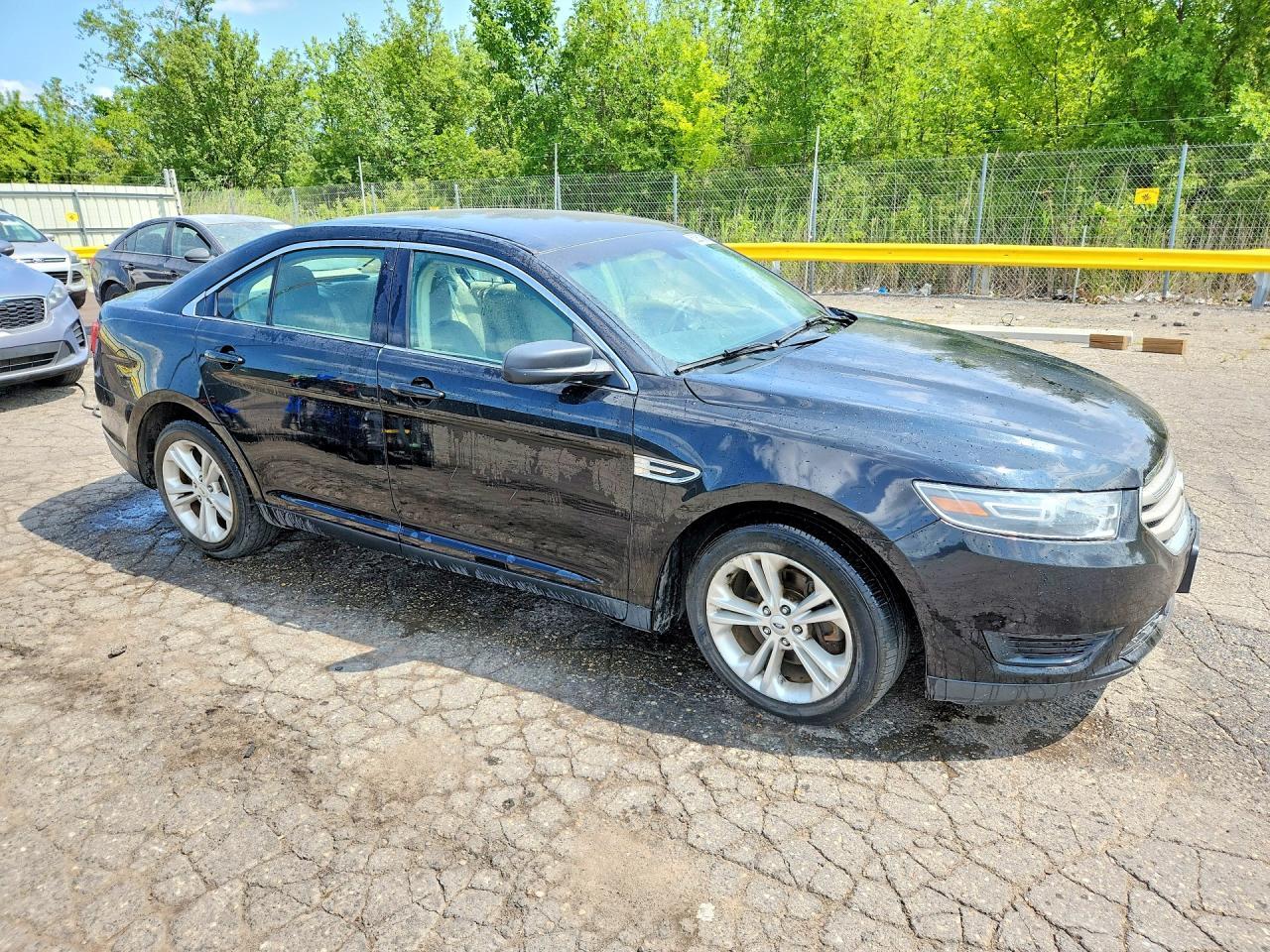 2016 Ford Taurus Se - Image 4