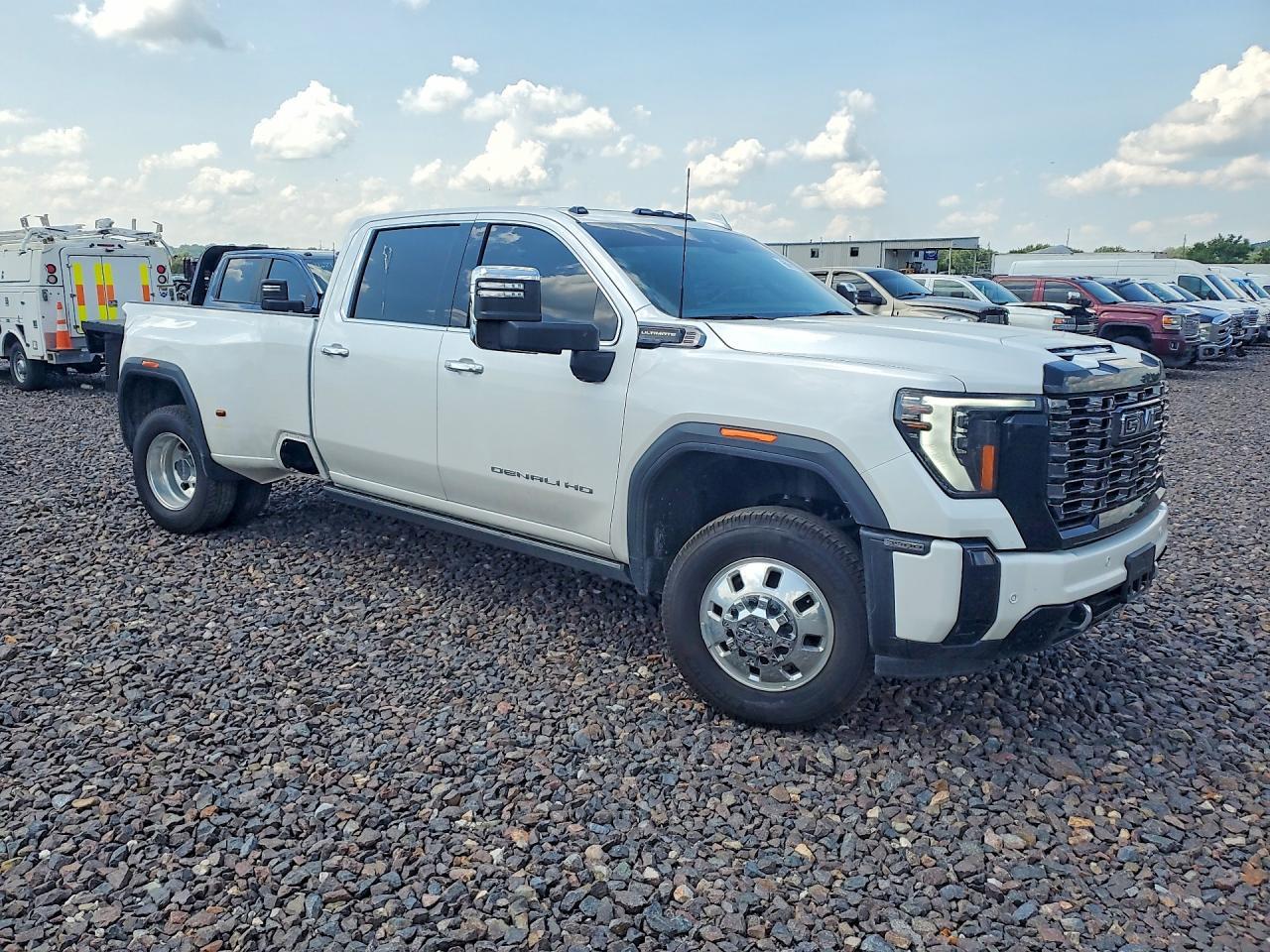 2025 GMC Sierra K3500 Denali Ultimate - Фото 4