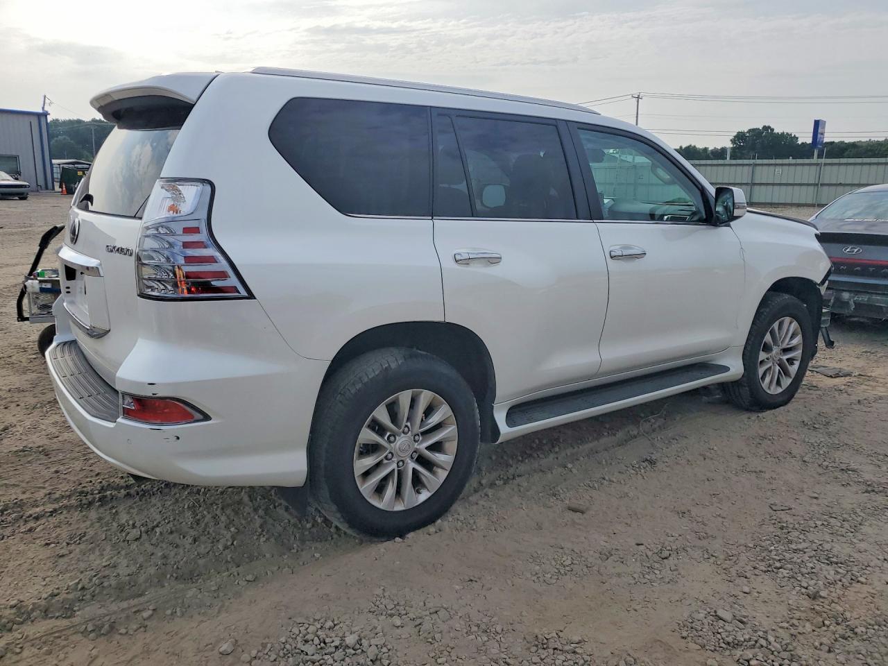 2023 Lexus Gx 460 - Image 3