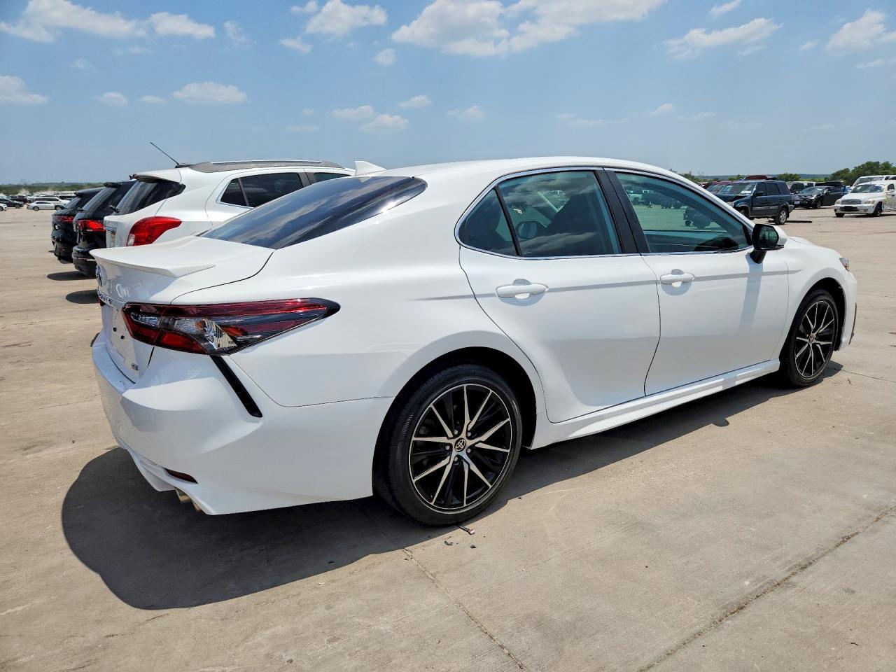 2024 Toyota Camry Se - Фото 3