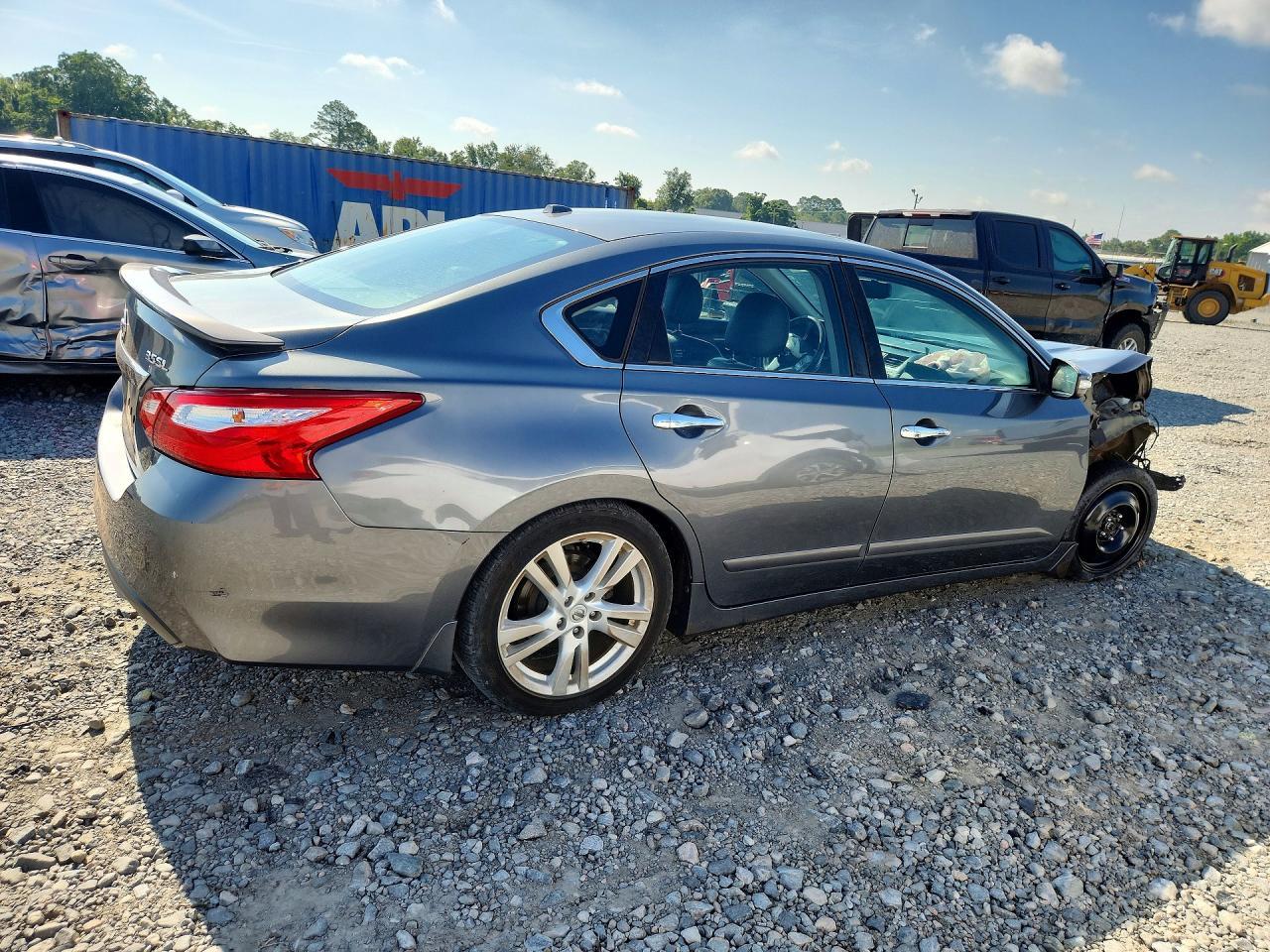 2017 Nissan Altima - Фото 3