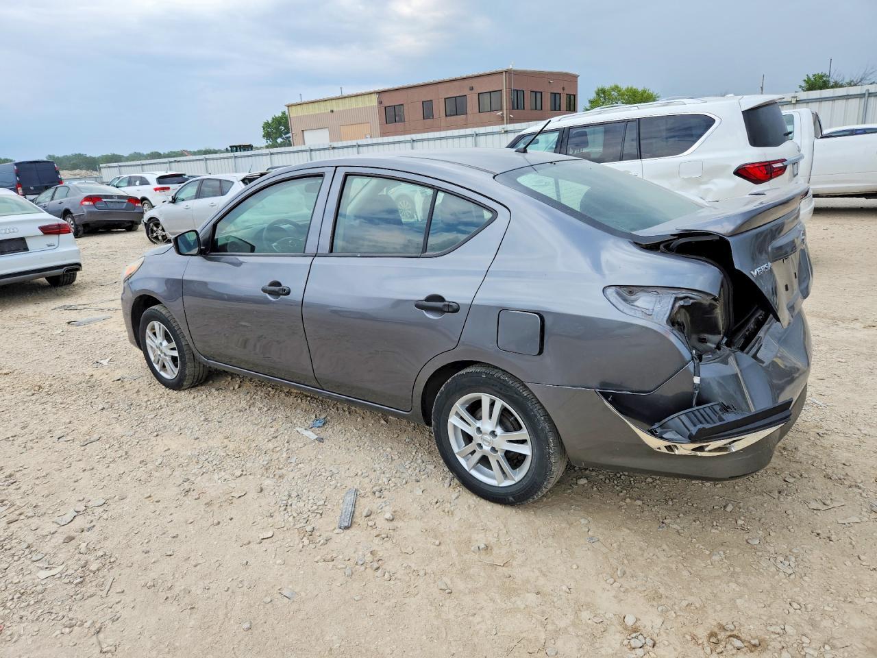 2019 Nissan Versa S Plus - Фото 2