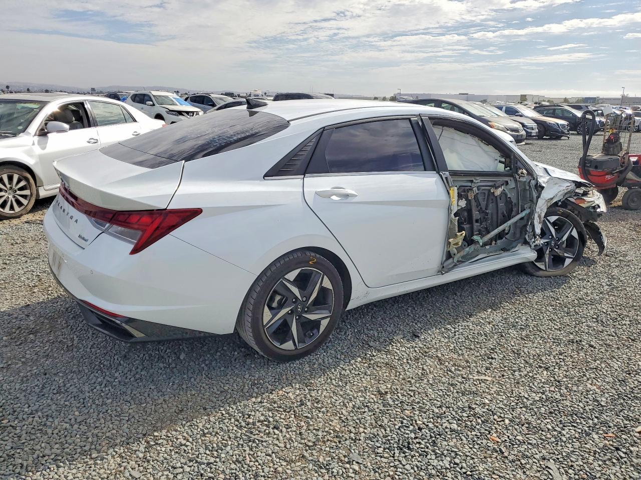 2021 Hyundai Elantra Limited - Image 3